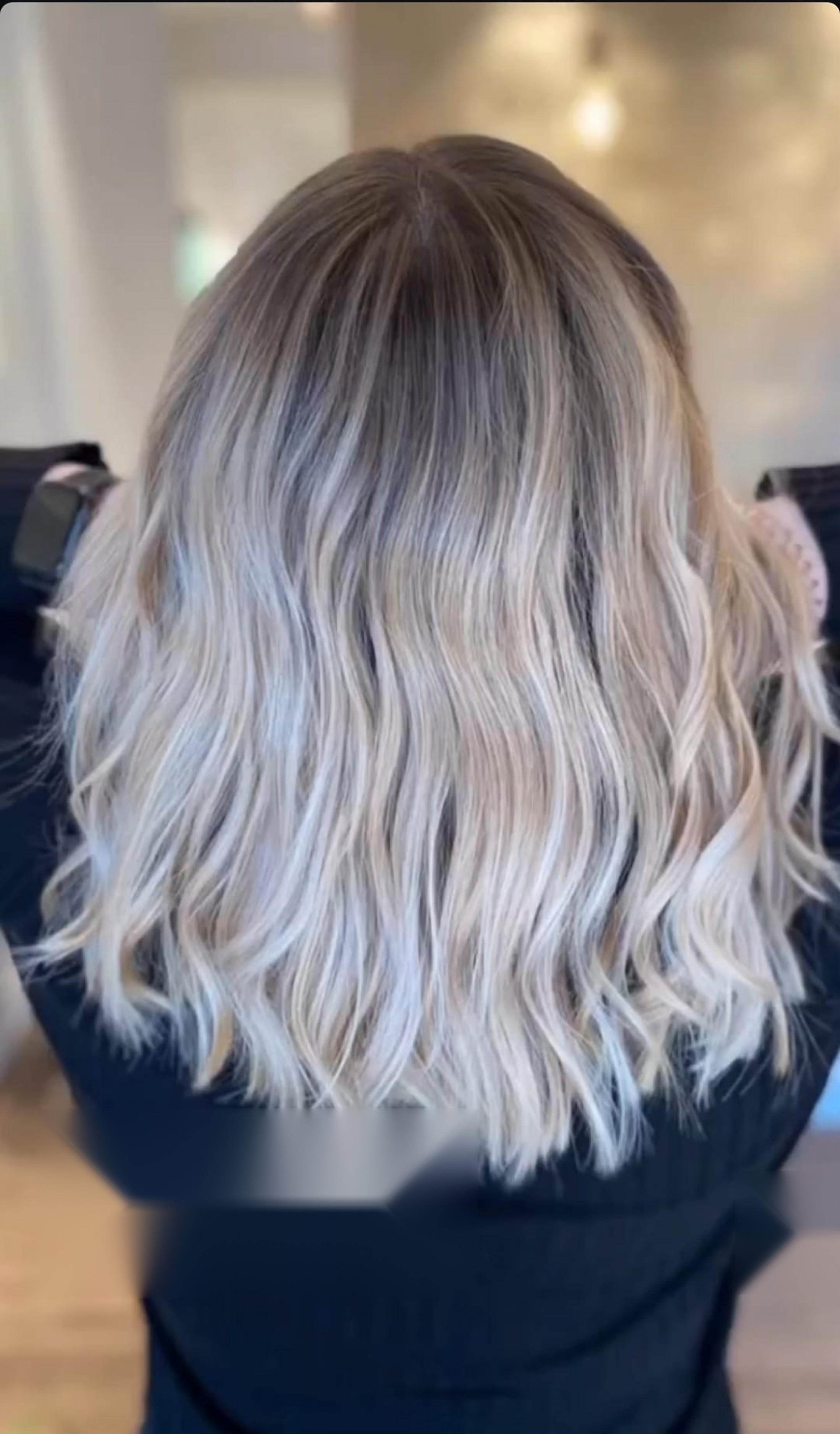 Nach der Colorierung – Warmes Balayage mit Karamell- und Goldtönen, gestylt